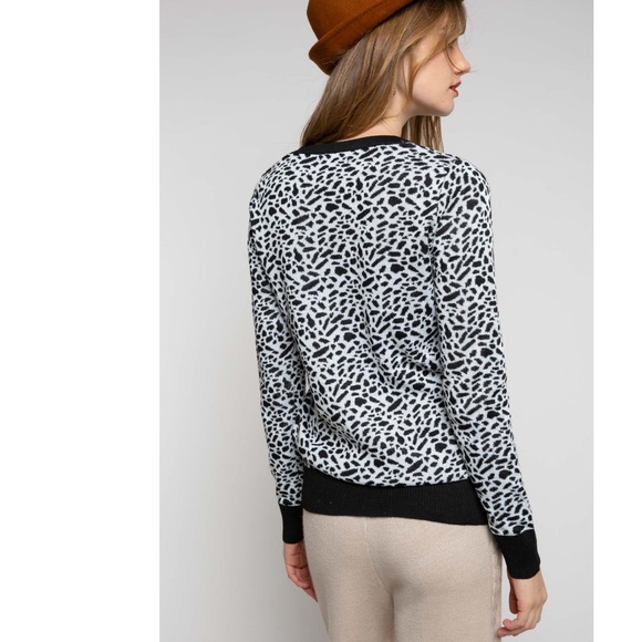 Leopard Print Sweater Pullover Black and White - Picture 3 of 6